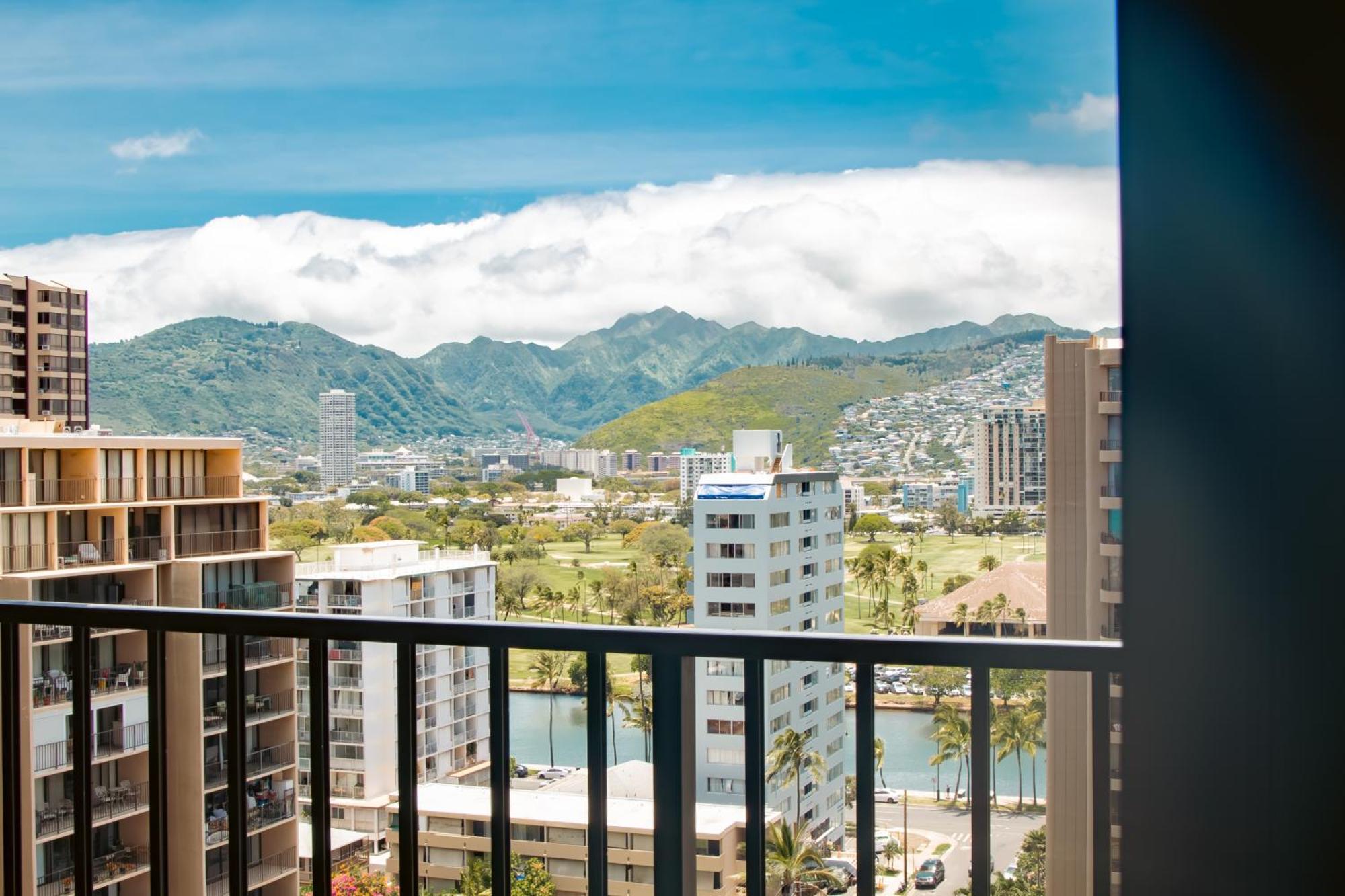 Mountain View Condo W/ King-Size Bed, Free Parking Honolulu Bagian luar foto
